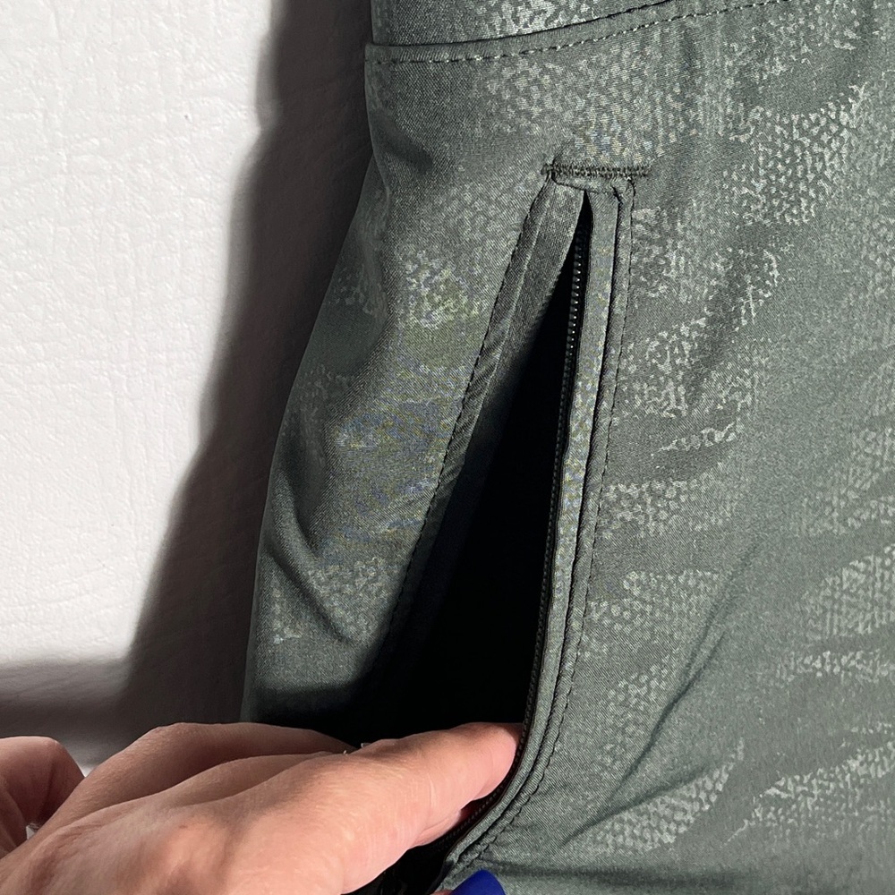 Orvis Green Ladies' Embossed Pull On Skort Medium - Picture 6 of 10